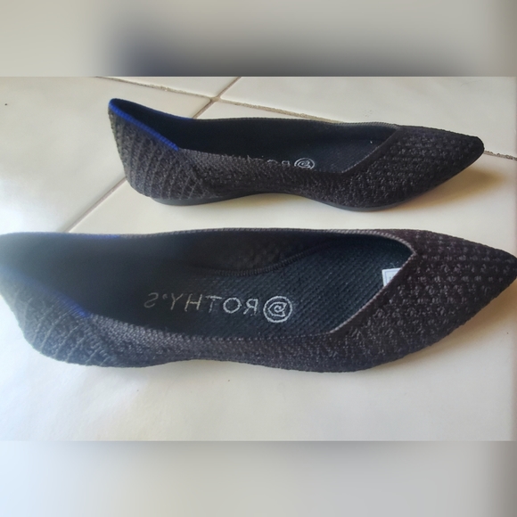 Rothy's Women's Rothy's Black Solid Pointed-Toe Flats - 6.5 - Picture 3 of 10